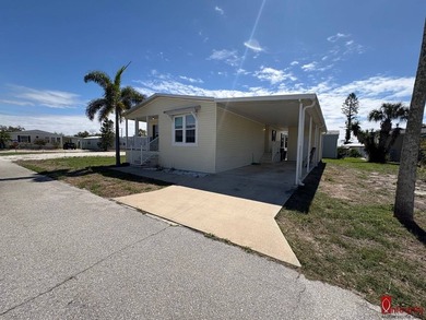 Beautiful 3-bedroom, 2-bathroom home located in Colony Cove, a - photo 5