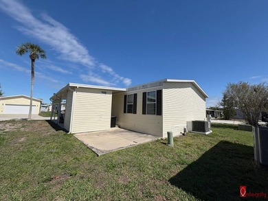 Beautiful 3-bedroom, 2-bathroom home located in Colony Cove, a - photo 6