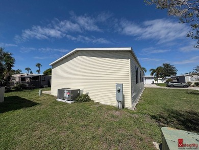 Beautiful 3-bedroom, 2-bathroom home located in Colony Cove, a - photo 7