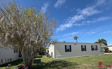 Beautiful 3-bedroom, 2-bathroom home located in Colony Cove, a - photo 8