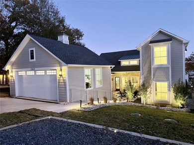 Cedar Creek Lake Home For Sale in Eustace Texas