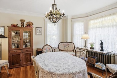 The 6 Brooks Avenue property is ideally located on Aquidneck - photo 12