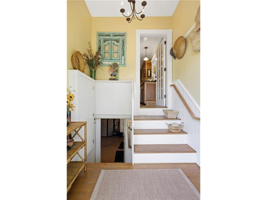 The 6 Brooks Avenue property is ideally located on Aquidneck - photo 25