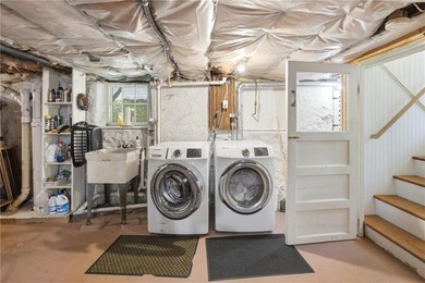 The 6 Brooks Avenue property is ideally located on Aquidneck - photo 26