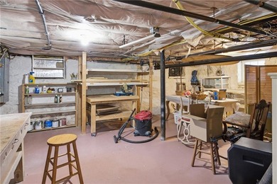 The 6 Brooks Avenue property is ideally located on Aquidneck - photo 28