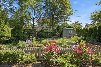 The 6 Brooks Avenue property is ideally located on Aquidneck - photo 35