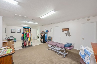 Versatile commercial building offering two professional suites - photo 21