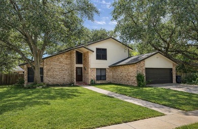 Welcome to this spacious 4-bedroom, 2-bathroom two-story home - photo 2