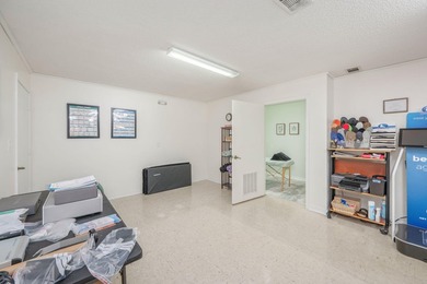 Versatile commercial building offering two professional suites - photo 23