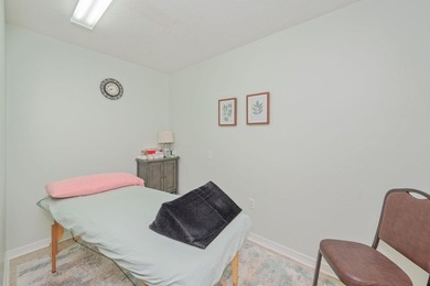 Versatile commercial building offering two professional suites - photo 26
