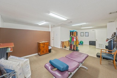 Versatile commercial building offering two professional suites - photo 27