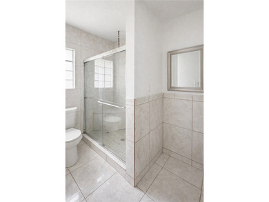 Welcome to this spacious 4-bedroom, 2-bathroom two-story home - photo 8