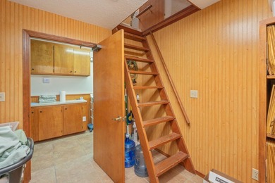 Versatile commercial building offering two professional suites - photo 28