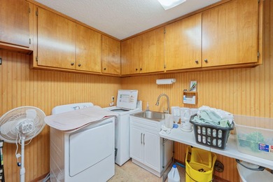Versatile commercial building offering two professional suites - photo 29