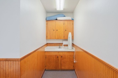 Versatile commercial building offering two professional suites - photo 32