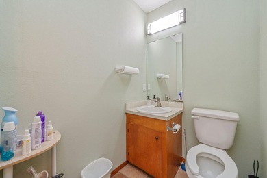 Versatile commercial building offering two professional suites - photo 43