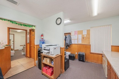 Versatile commercial building offering two professional suites - photo 46
