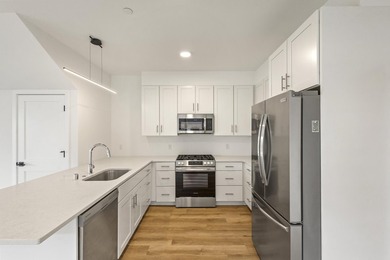 Welcome to Lakeshore Commons! This home is located in one of Oak - photo 3