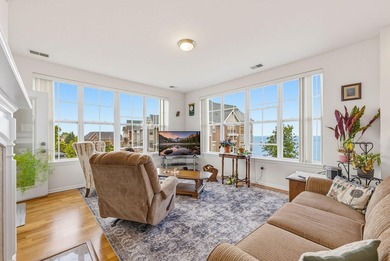 Enjoy lakefront living in the sought-after Park Shore - photo 1