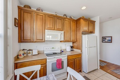 Enjoy lakefront living in the sought-after Park Shore - photo 7