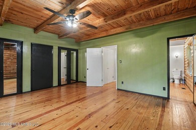 Log-style home on 3.1 country acres in Woolmarket. 3 bed, 2.5 - photo 13