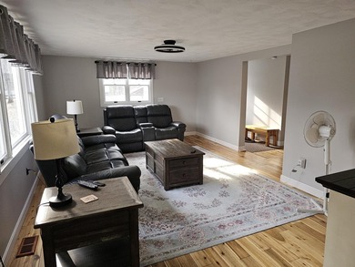 Amazing 4 bedroom , completely furnished! Lots of privacy and - photo 13