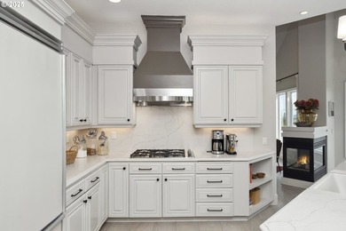 Stunning views, high ceilings and abundant natural light take - photo 17