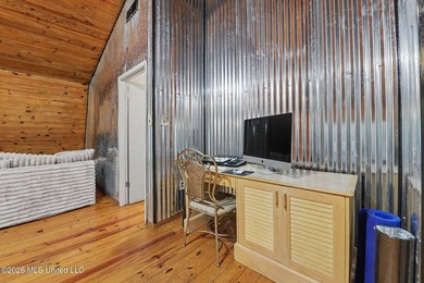 Log-style home on 3.1 country acres in Woolmarket. 3 bed, 2.5 - photo 19