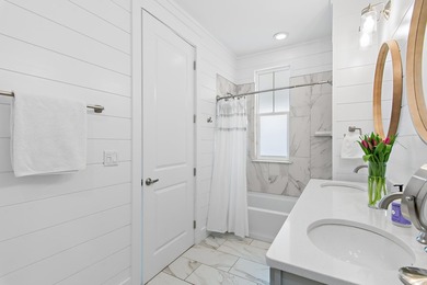 Ideally positioned overlooking the pool and just a short walk - photo 20