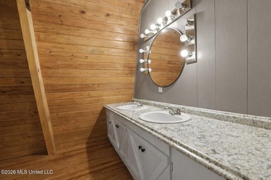 Log-style home on 3.1 country acres in Woolmarket. 3 bed, 2.5 - photo 25