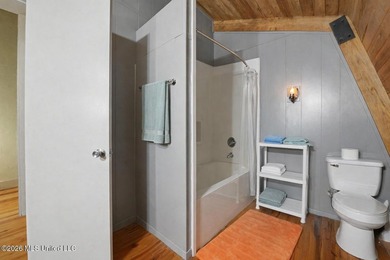 Log-style home on 3.1 country acres in Woolmarket. 3 bed, 2.5 - photo 26