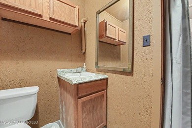 Log-style home on 3.1 country acres in Woolmarket. 3 bed, 2.5 - photo 29