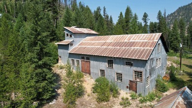 (private lake, pond, creek) Acreage For Sale in Yellow Pine Idaho