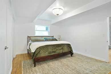 Waterfront Luxury. Fully Reimagined. Move-In Ready. Welcome to - photo 16