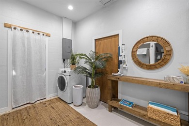 This beautifully maintained 3-bedroom, 2-bathroom home offers 1 - photo 22