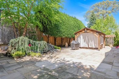 Welcome to 33 Nancy Blvd, an expansive modern and gorgeous - photo 25