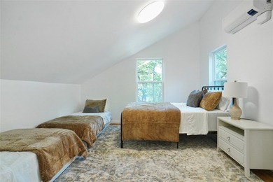 Waterfront Luxury. Fully Reimagined. Move-In Ready. Welcome to - photo 25