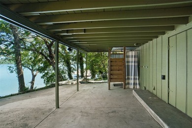 Waterfront Luxury. Fully Reimagined. Move-In Ready. Welcome to - photo 32