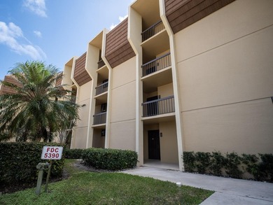 Enjoy easy living in this charming first-floor 2-bedroom - photo 2
