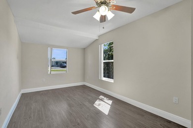 Beautiful 3/2 Single family home in Oakland park! Nicely - photo 16