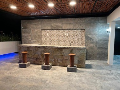 Discover this fully furnished and equipped 2-bedroom, 2-bathroom