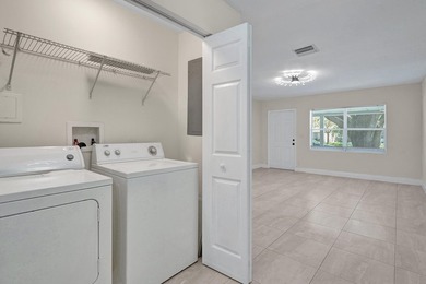 Beautiful 3/2 Single family home in Oakland park! Nicely - photo 20