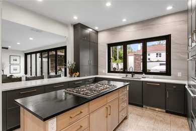 An entertainer's dream in the heart of South Tampa. Tucked away - photo 12