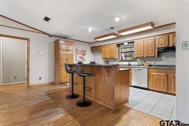 This home has so much potential and offers an affordable entry - photo 12