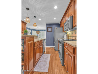 Welcome to 281 Cottage Drive, where classic lakefront living - photo 18