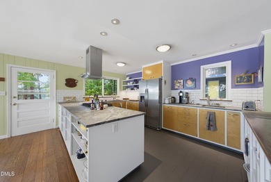 Private 3 bed, 4 bath home with 2 bonus rooms for additional - photo 28