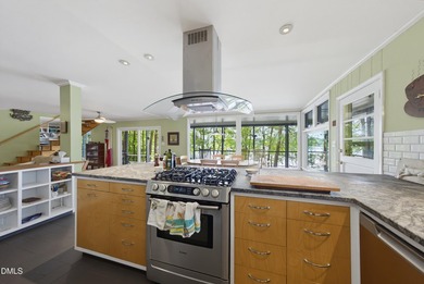 Private 3 bed, 4 bath home with 2 bonus rooms for additional - photo 35