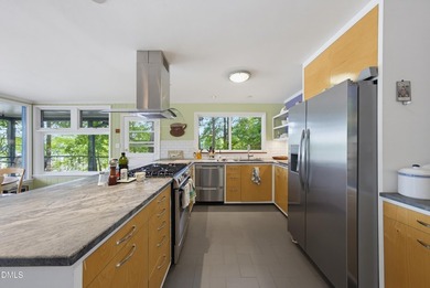Private 3 bed, 4 bath home with 2 bonus rooms for additional - photo 37