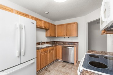 Welcome to this beautifully maintained, move-in-ready home - photo 6