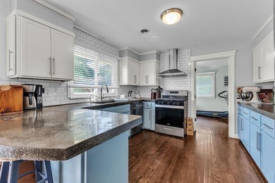 Beautifully updated, spacious home located in a quiet - photo 11